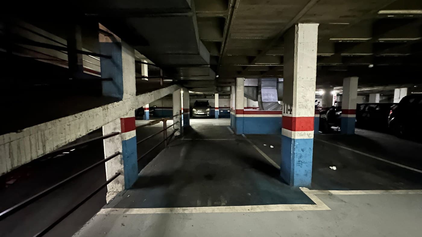 Plaza de Garaje con opción a alquiler situado en Calle Cinca-Torras i Bages — miniatura 6