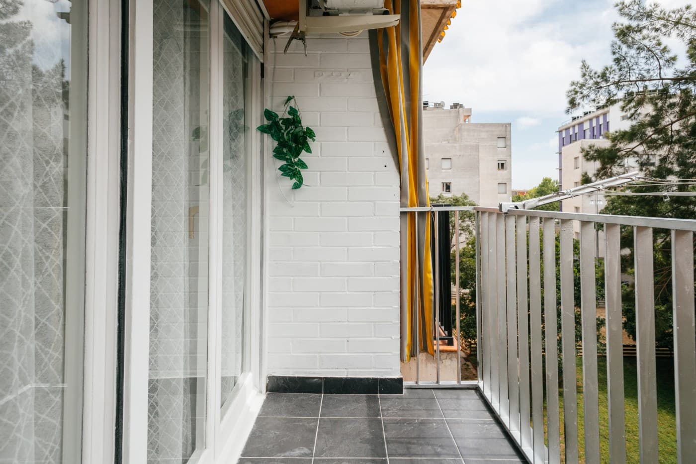 SOLEADO Y LUMINOSO PISO EXTERIOR CON BALCON — miniatura 5