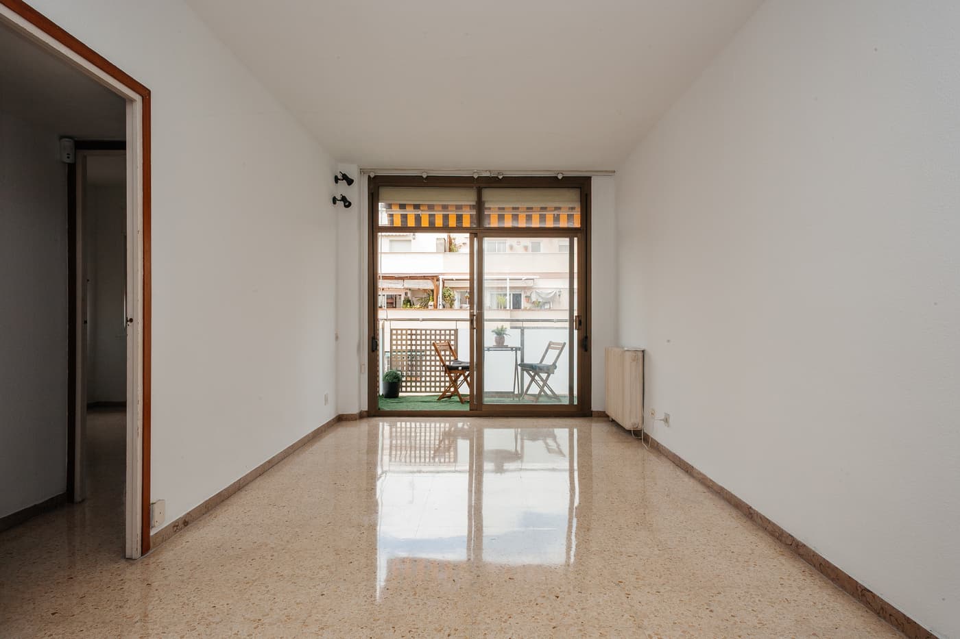 Luminoso piso de 4 dormitorios con balcón exterior en La Sagrera — miniatura 7