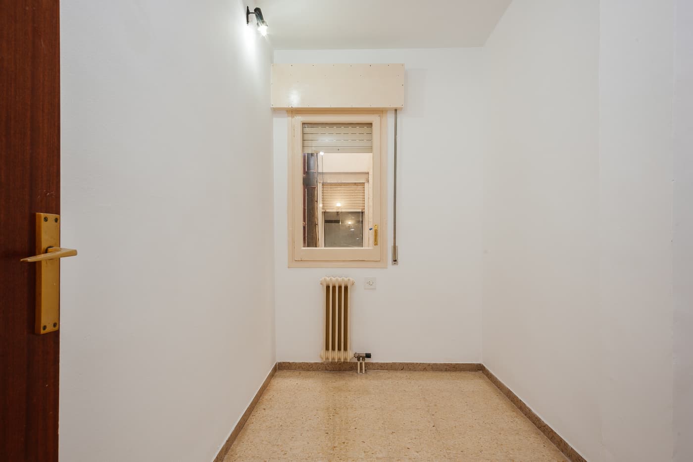 Luminoso piso de 4 dormitorios con balcón exterior en La Sagrera — miniatura 16