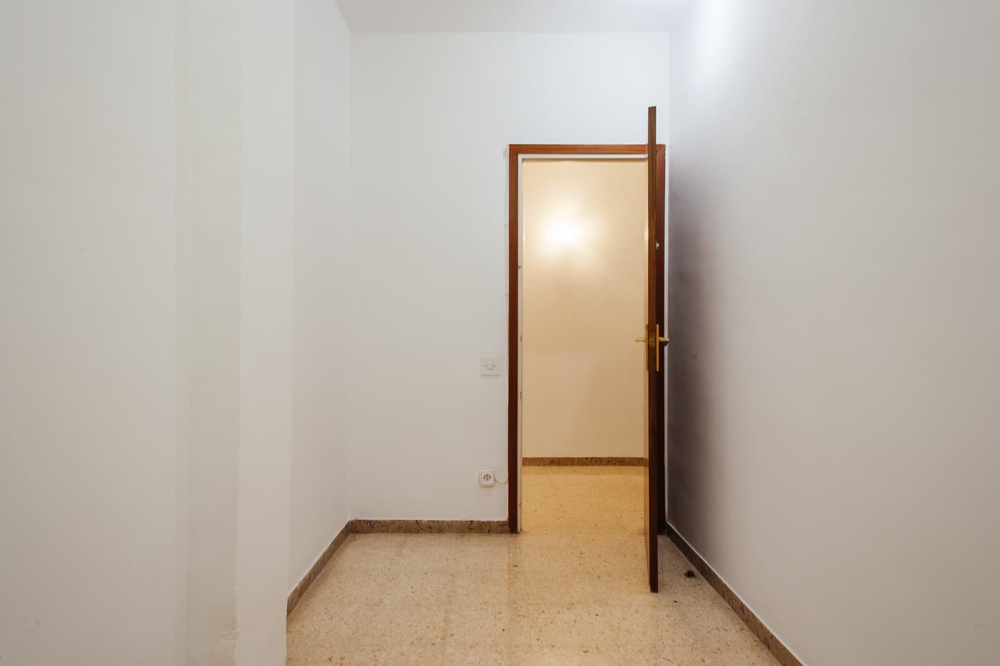 Luminoso piso de 4 dormitorios con balcón exterior en La Sagrera — miniatura 17