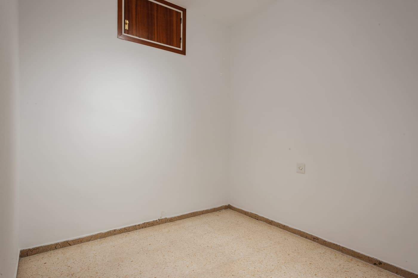 Luminoso piso de 4 dormitorios con balcón exterior en La Sagrera — miniatura 19