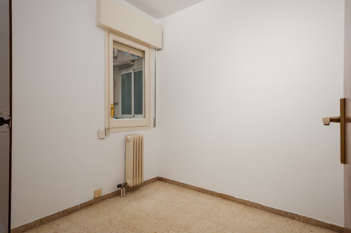 Luminoso piso de 4 dormitorios con balcón exterior en La Sagrera — miniatura 20