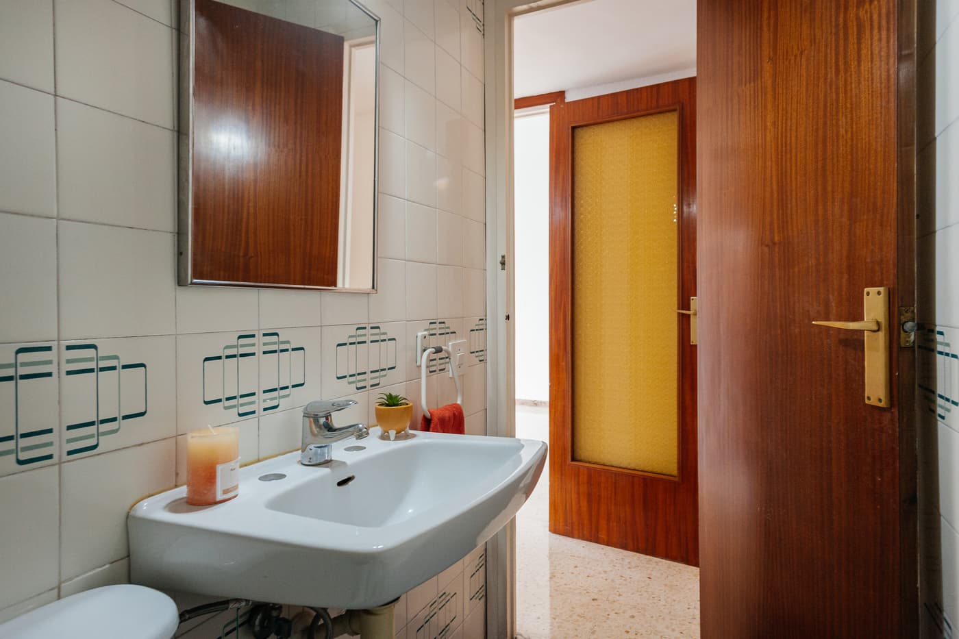 Luminoso piso de 4 dormitorios con balcón exterior en La Sagrera — miniatura 25