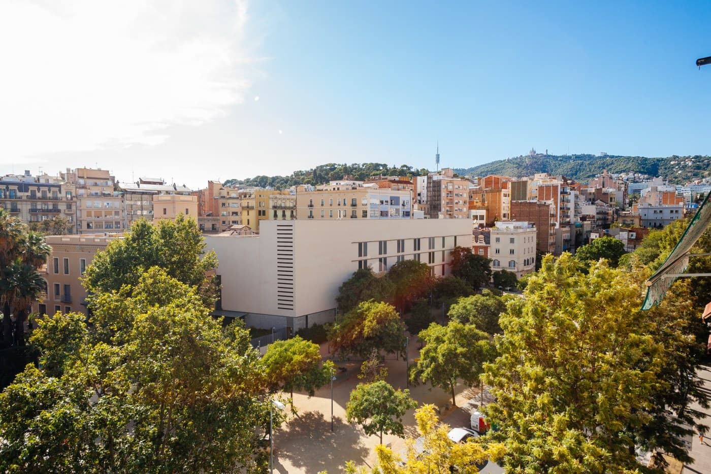 Piso alto y luminoso con vistas despejadas al Tibidabo – Av. Vallcarca — miniatura 3
