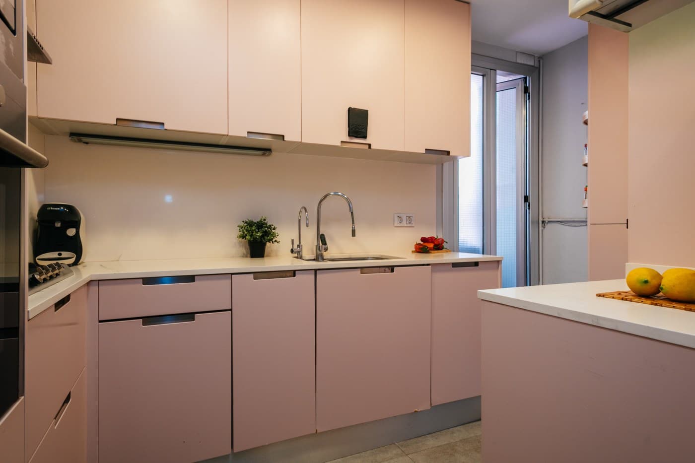 Excelente oportunidad: vivienda de 4 habitaciones con plaza de parking en concesión en una ubicación tranquila y bien comunicada. — miniatura 2