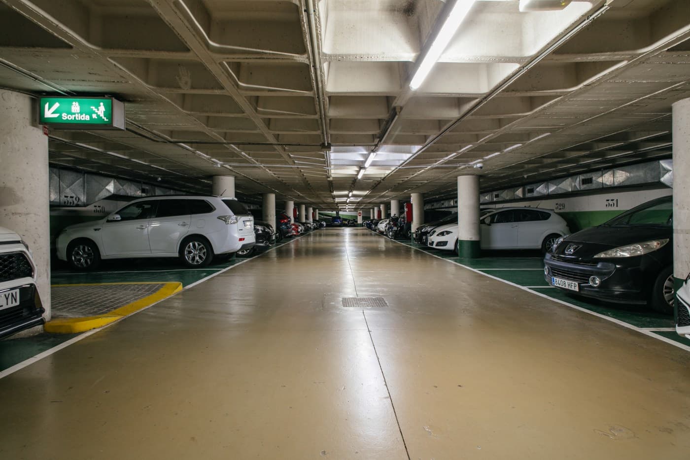 Excelente oportunidad: vivienda de 4 habitaciones con plaza de parking en concesión en una ubicación tranquila y bien comunicada. — miniatura 21