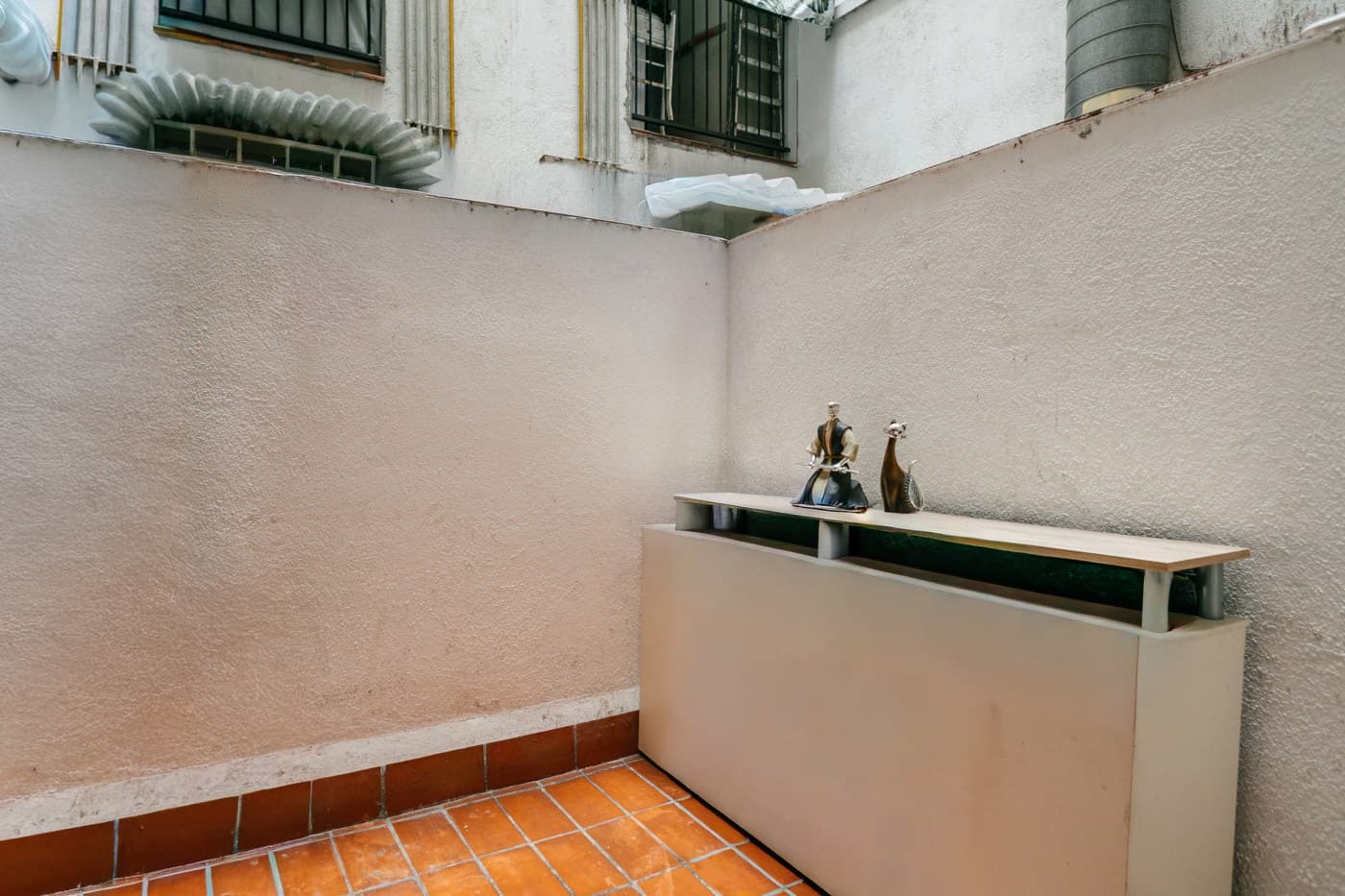 Luminoso piso de 3 habitaciones con balcón en Baró de Viver — miniatura 18