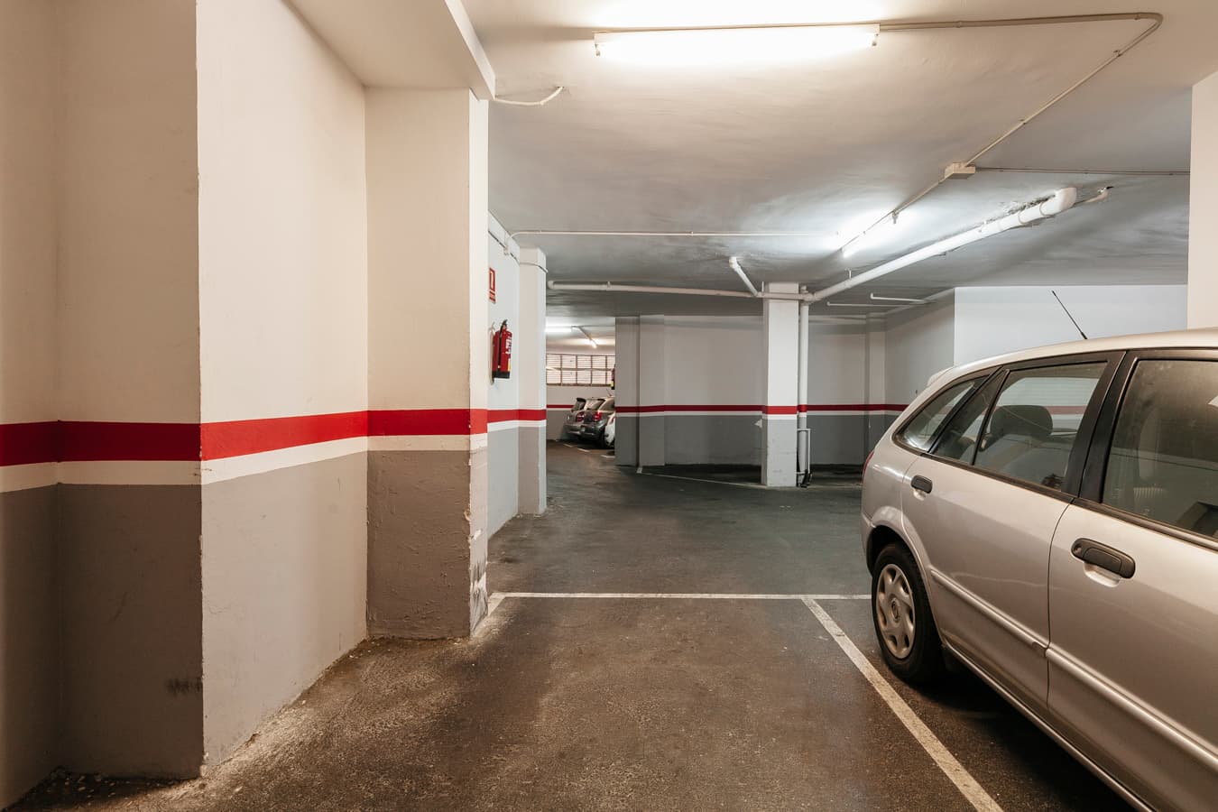 Plaza de parking en venta situado en la calle Parellada,  Sant Andreu de Palomar — miniatura 2