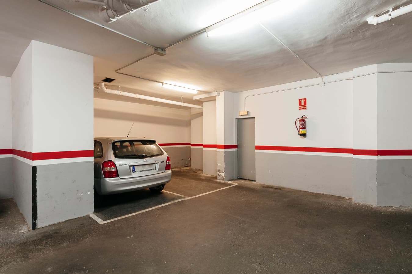 Plaza de parking en venta situado en la calle Parellada,  Sant Andreu de Palomar — miniatura 3