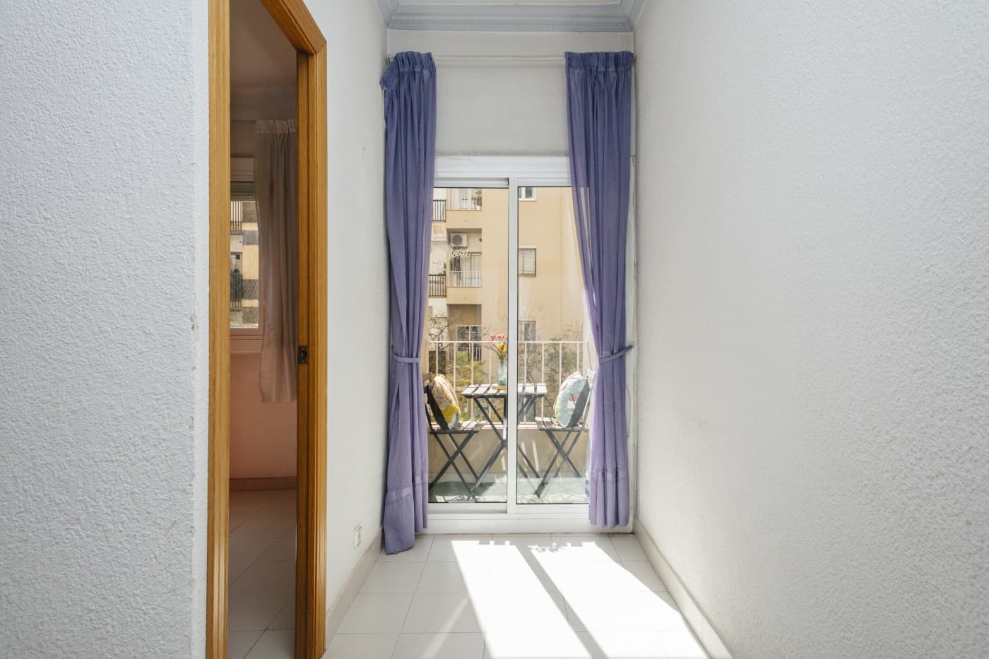 Luminoso y soleado piso de 3 habitaciones con balcón  — miniatura 3
