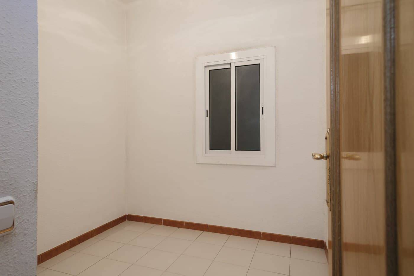 Luminoso y soleado piso de 3 habitaciones con balcón  — miniatura 18