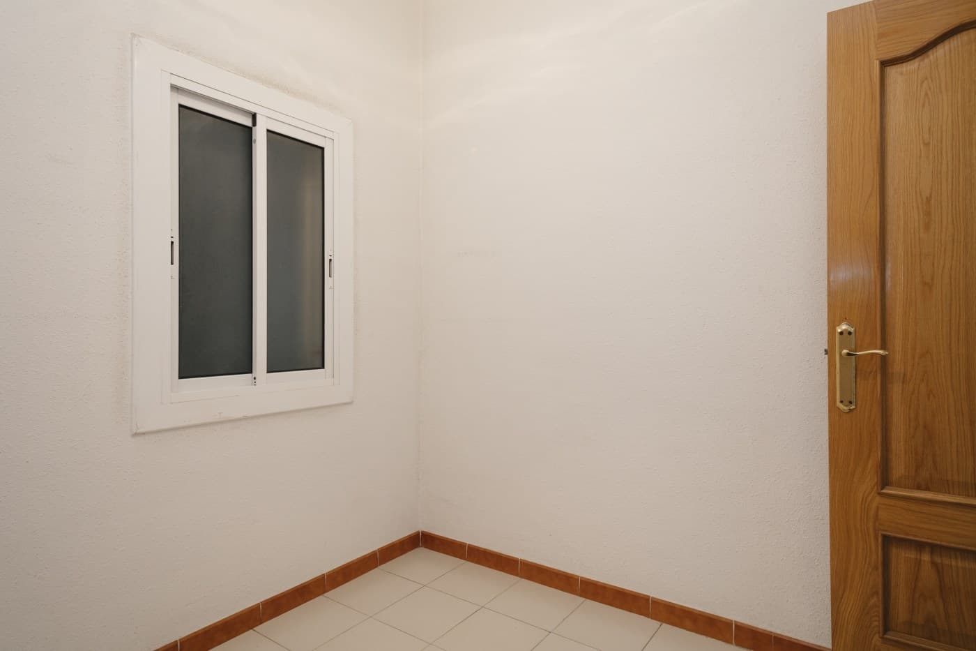Luminoso y soleado piso de 3 habitaciones con balcón  — miniatura 19