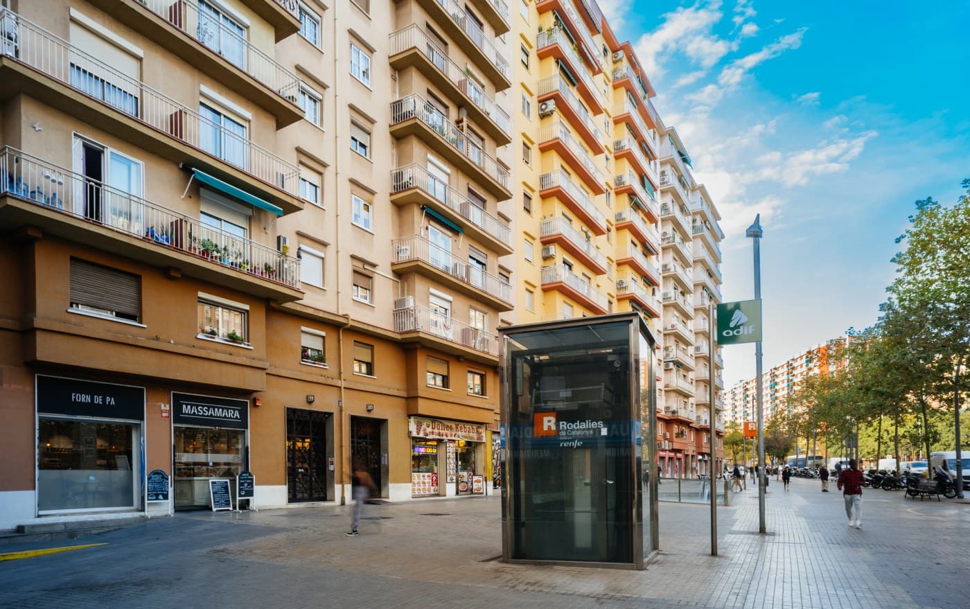 Luminoso y soleado piso de 3 habitaciones con balcón  — miniatura 24