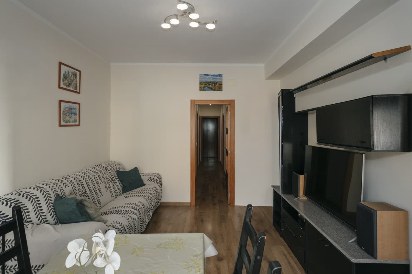 Luminoso y acogedor piso en venta de 4 habitaciones en La Sagrera — miniatura 3