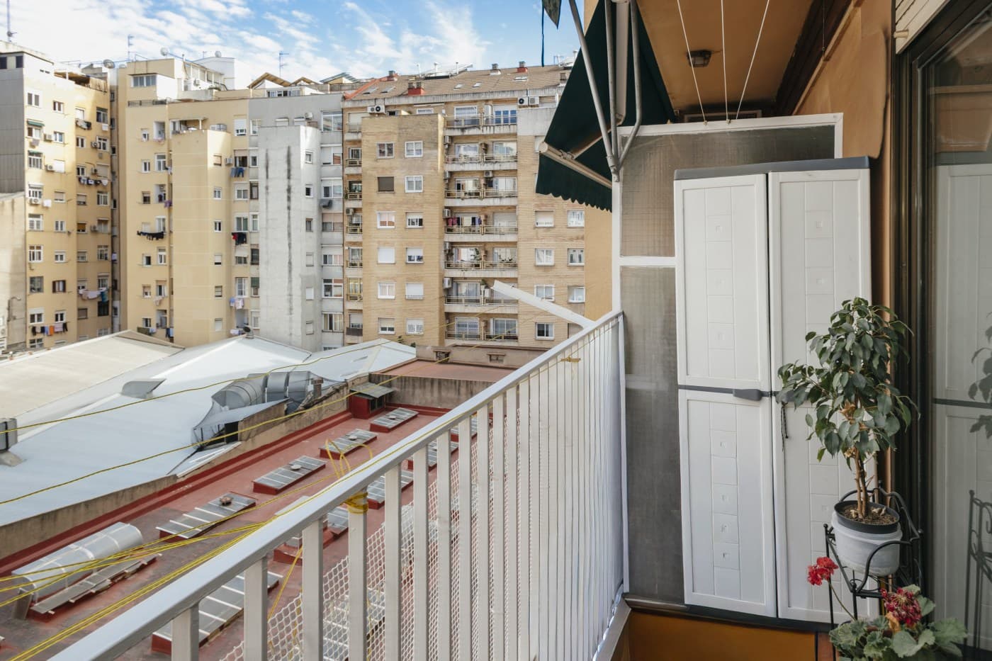 Luminoso y acogedor piso en venta de 4 habitaciones en La Sagrera — miniatura 4