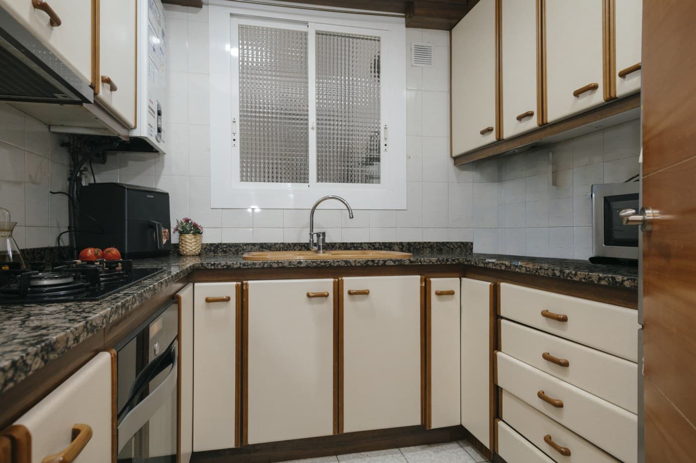 Luminoso y acogedor piso en venta de 4 habitaciones en La Sagrera — miniatura 6