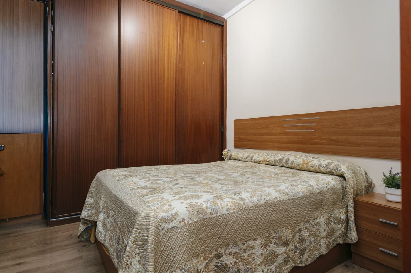 Luminoso y acogedor piso en venta de 4 habitaciones en La Sagrera — miniatura 8