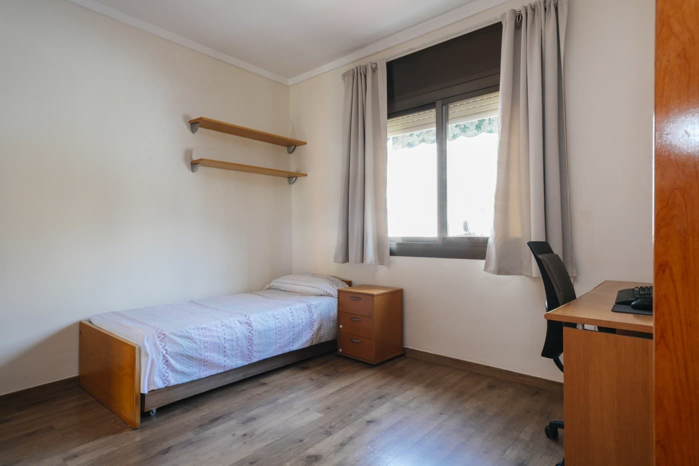Luminoso y acogedor piso en venta de 4 habitaciones en La Sagrera — miniatura 11