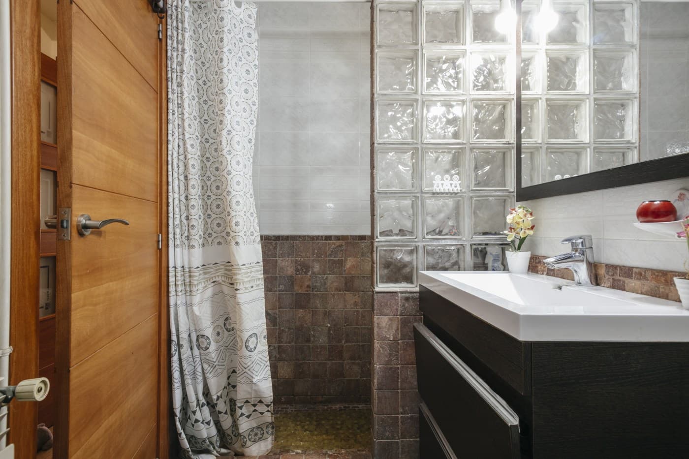 Luminoso y acogedor piso en venta de 4 habitaciones en La Sagrera — miniatura 19