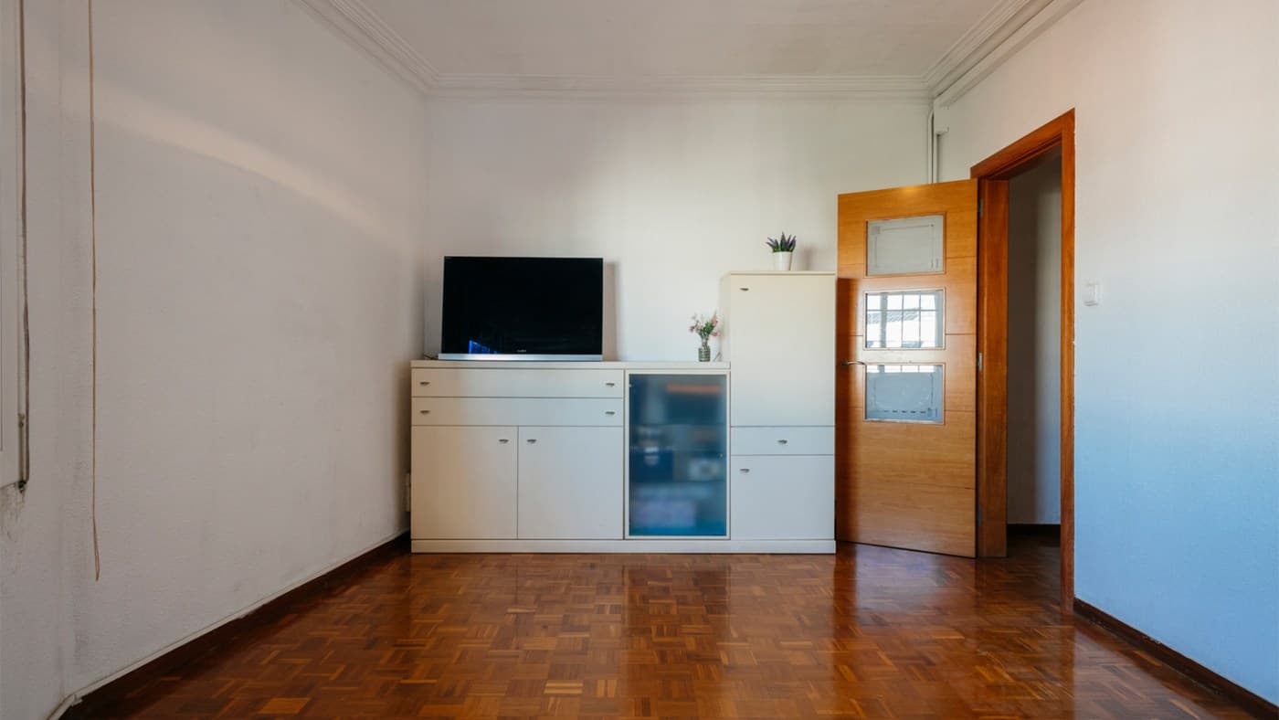 Piso de 81m² con 3 dormitorios y ascensor en calle Velia  — miniatura 2
