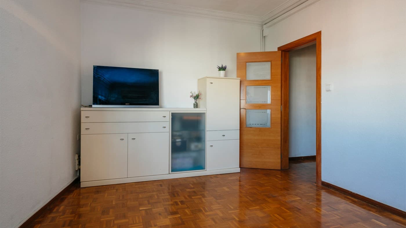 Piso de 81m² con 3 dormitorios y ascensor en calle Velia  — miniatura 4