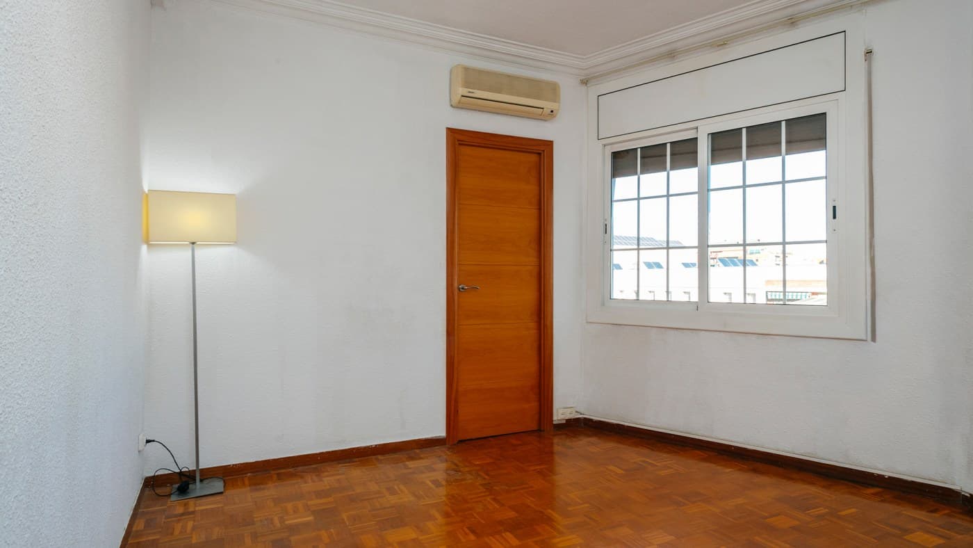 Piso de 81m² con 3 dormitorios y ascensor en calle Velia  — miniatura 6