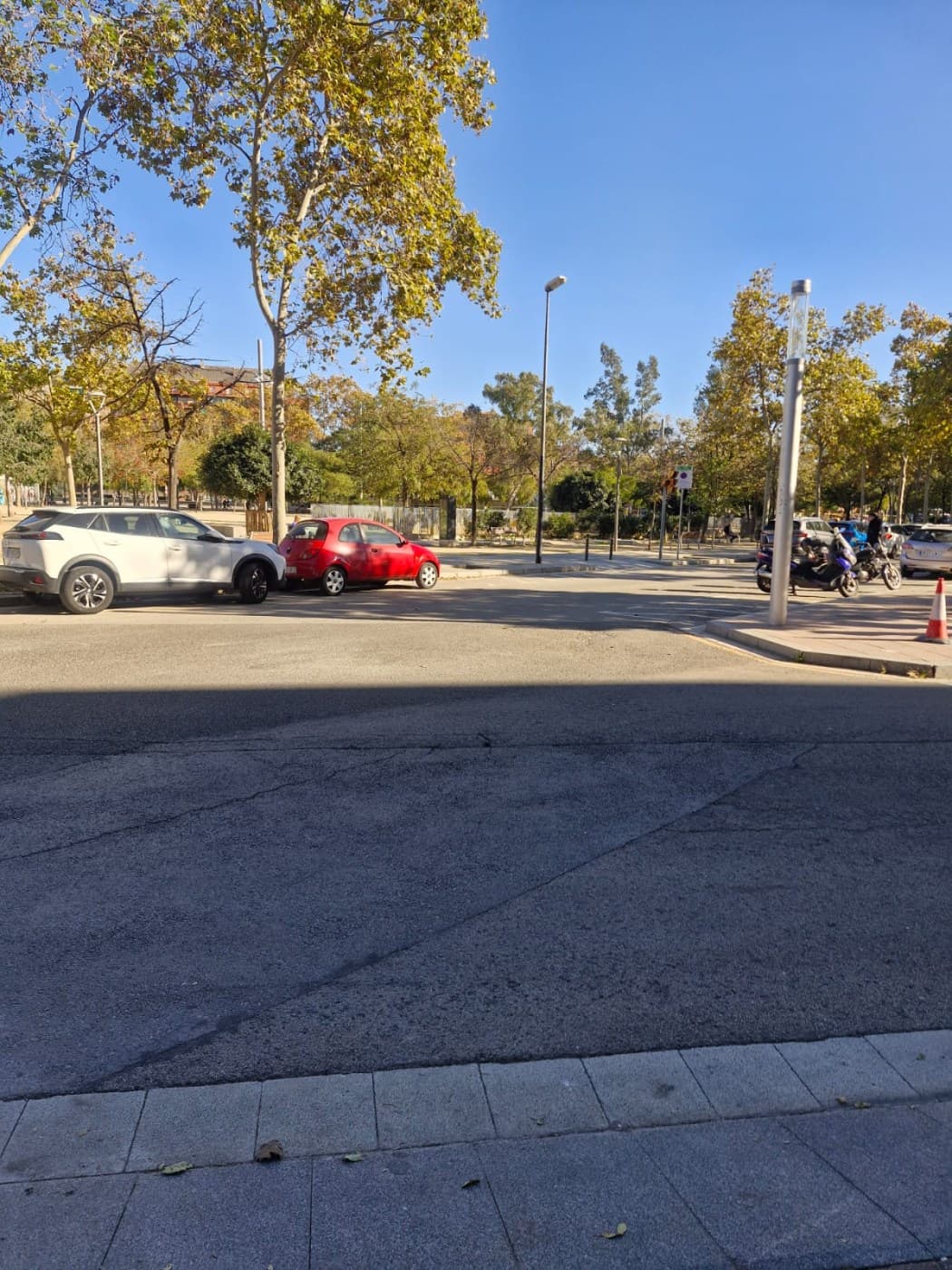 Plaza de parking para 3 motos en el barrio de Porta — miniatura 8