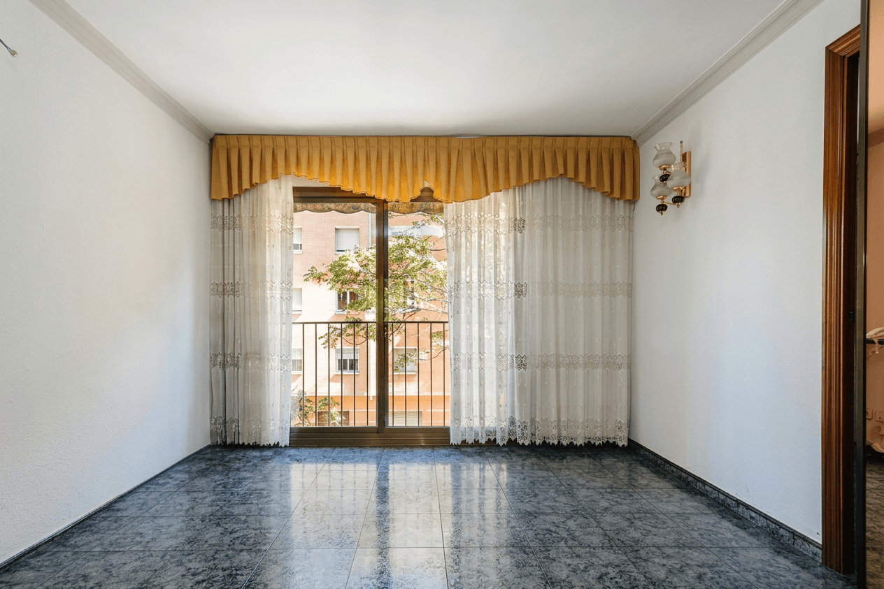 Luminoso piso de 3 habitaciones con terraza y balcón en Baró de Viver — miniatura 6