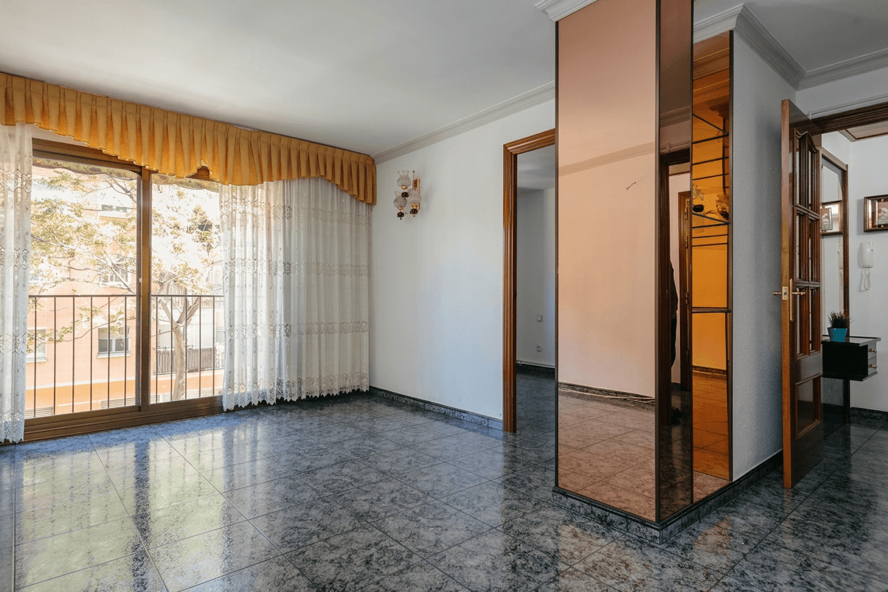 Luminoso piso de 3 habitaciones con terraza y balcón en Baró de Viver — miniatura 7