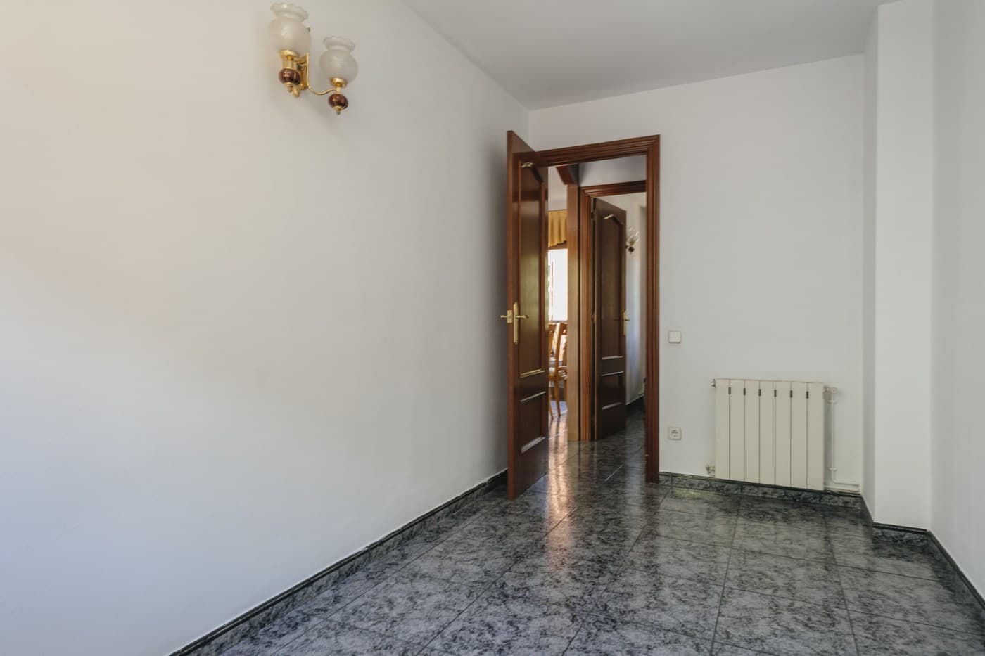 Luminoso piso de 3 habitaciones con terraza y balcón en Baró de Viver — miniatura 15