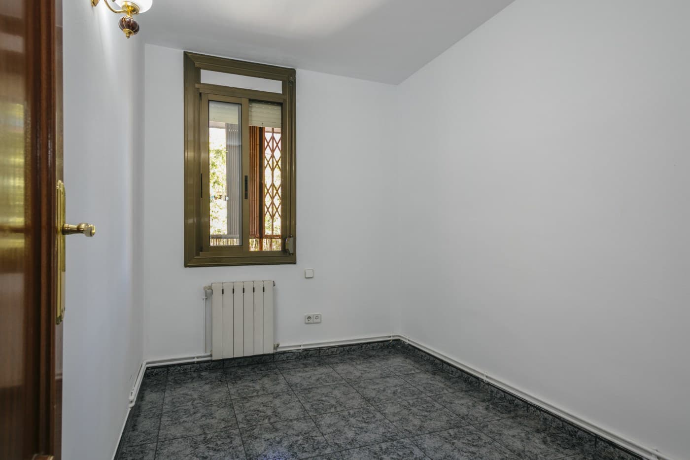 Luminoso piso de 3 habitaciones con terraza y balcón en Baró de Viver — miniatura 16