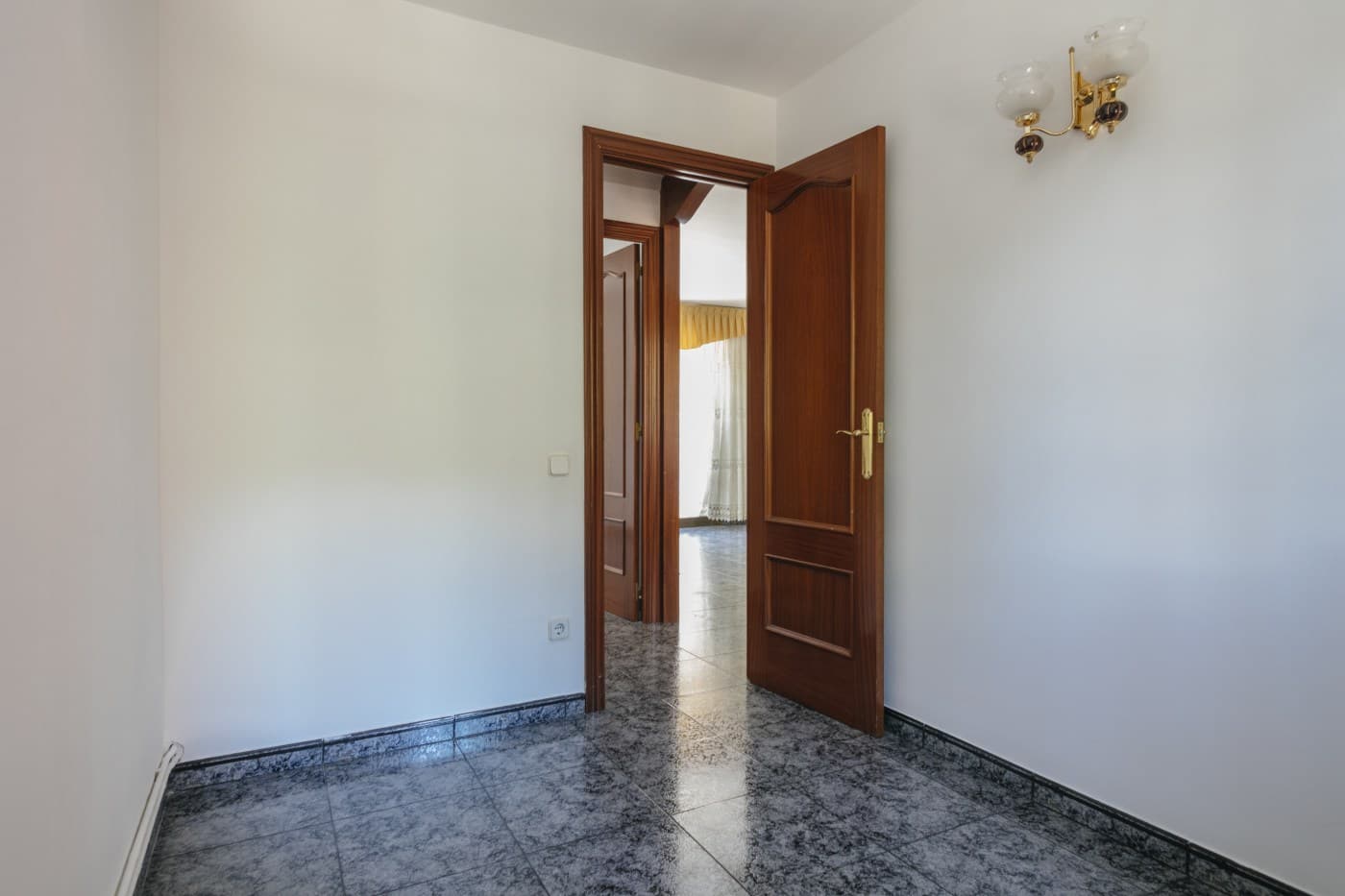 Luminoso piso de 3 habitaciones con terraza y balcón en Baró de Viver — miniatura 17