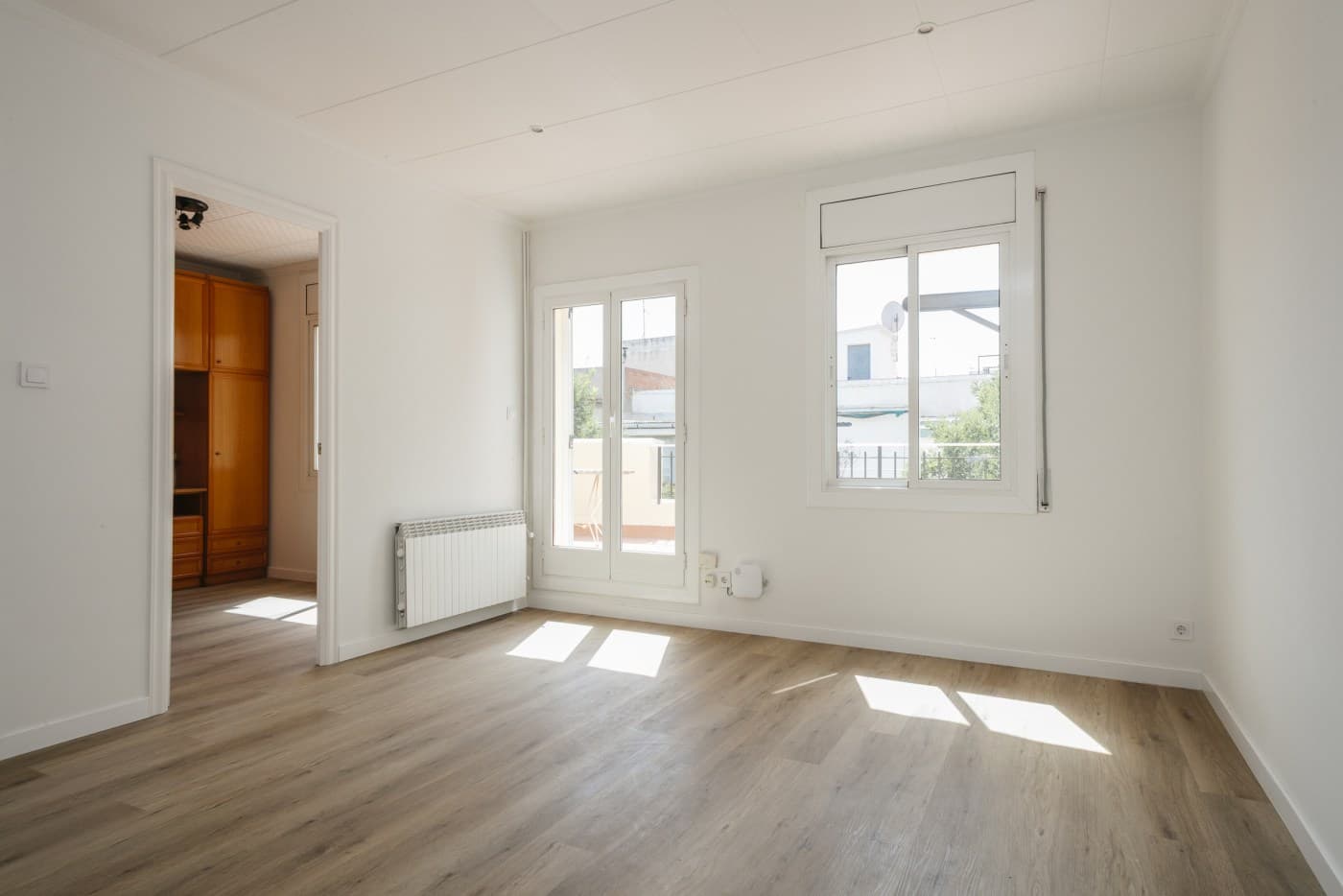 Ático reformado en alquiler, de 3 habitaciones y con dos terrazas, Nou Barris
