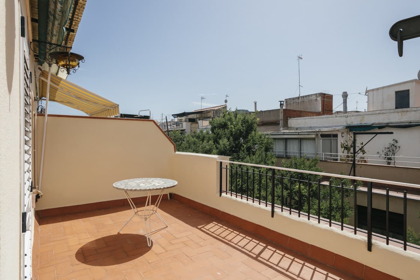 Ático reformado en alquiler, de 3 habitaciones y con dos terrazas — miniatura 4