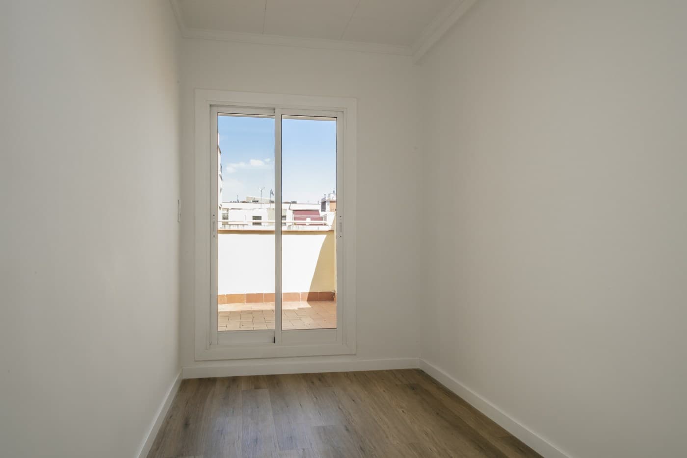 Ático reformado en alquiler, de 3 habitaciones y con dos terrazas — miniatura 13