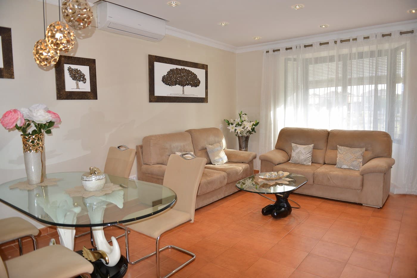 Chalet en venta de 4 habitaciones para entrar a vivir en Los Rosales, Sevilla — foto 1 de 32