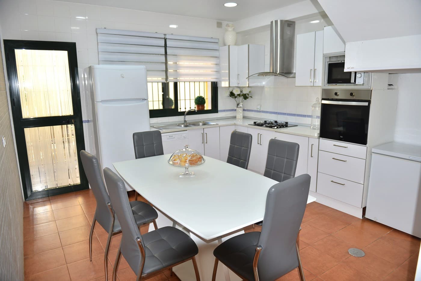 Chalet en venta de 4 habitaciones para entrar a vivir en Los Rosales, Sevilla — foto 5 de 32
