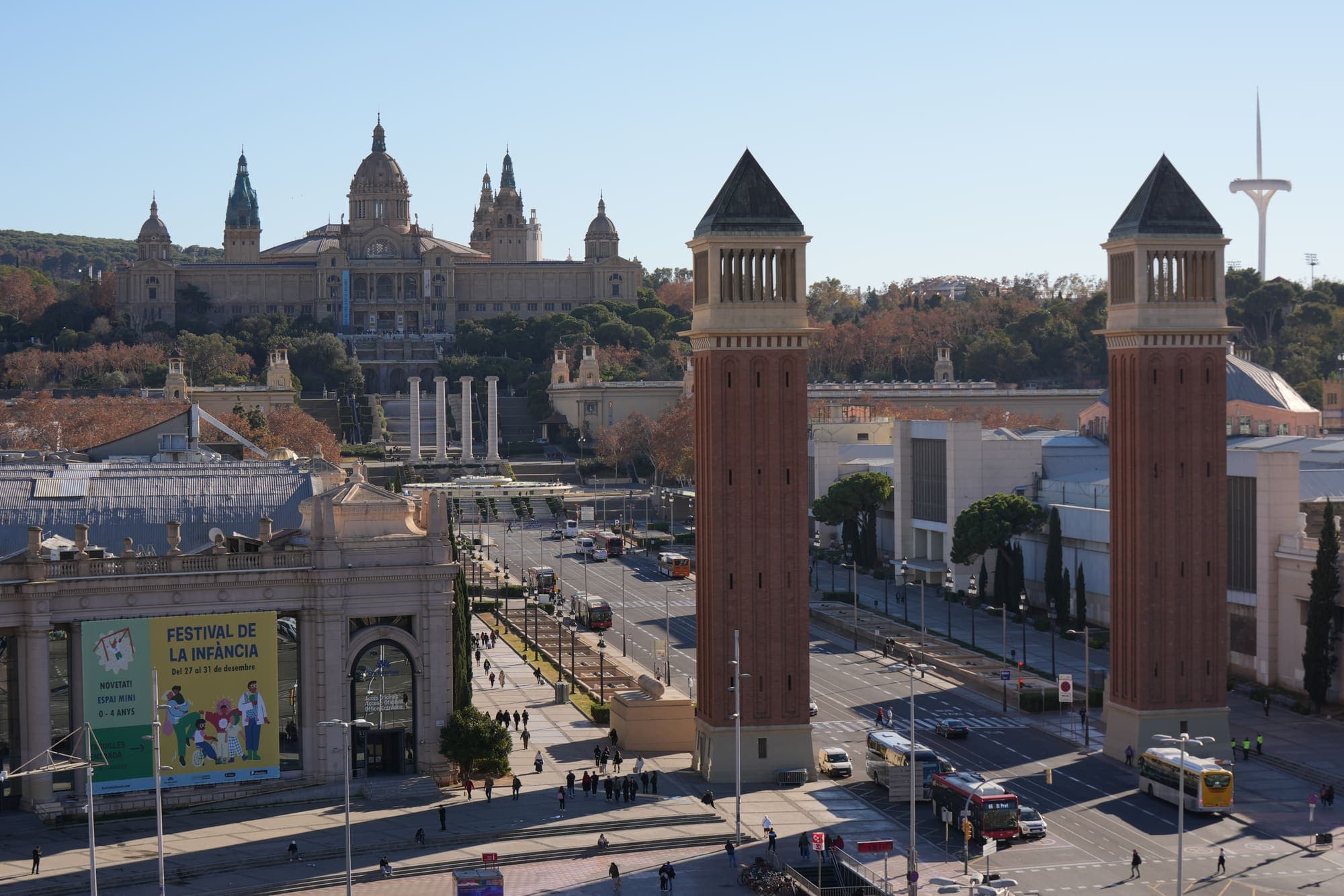Plaza de Espanya y la montaña de Montjuïc, en Sants-Montjuïc